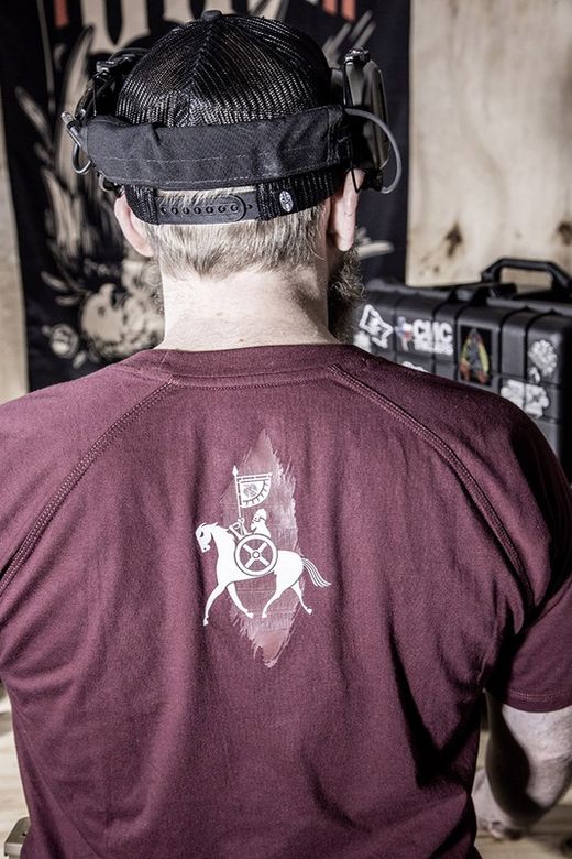 Camiseta Roja Midgard The Raven Ragnar Raids